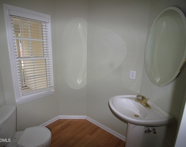304 Peachtree Point Court - Photo Thumbnail 8
