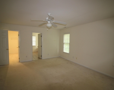 304 Peachtree Point Court - Photo Thumbnail 12