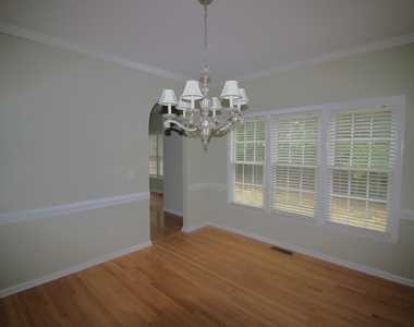 304 Peachtree Point Court - Photo Thumbnail 5