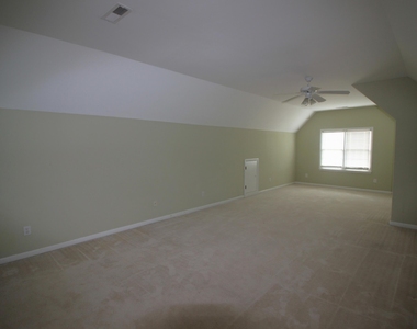 304 Peachtree Point Court - Photo Thumbnail 19