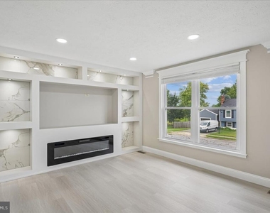 1315 Danberry Drive - Photo Thumbnail 2