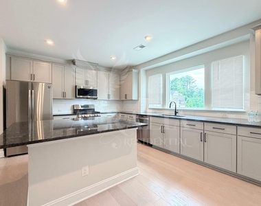 829 Amley Place - Photo Thumbnail 12