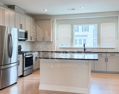829 Amley Place - Photo Thumbnail 11