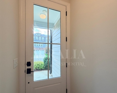 829 Amley Place - Photo Thumbnail 3