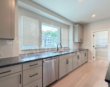 829 Amley Place - Photo Thumbnail 13