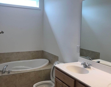 1007 Beyer Place - Photo Thumbnail 17