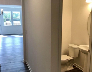 1007 Beyer Place - Photo Thumbnail 4
