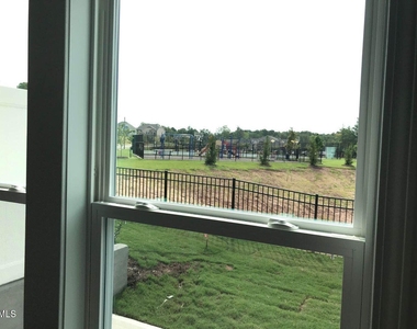 1007 Beyer Place - Photo Thumbnail 9