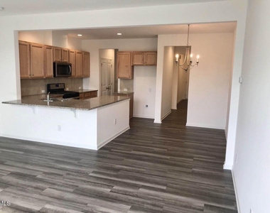 1007 Beyer Place - Photo Thumbnail 7