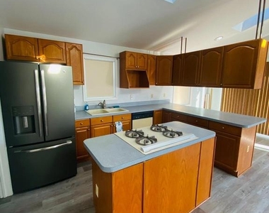 619 Franklin Avenue - Photo Thumbnail 1