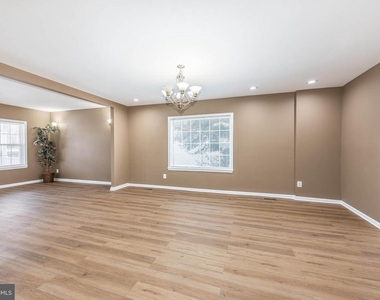 4021 Barrington Road - Photo Thumbnail 4