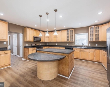 4021 Barrington Road - Photo Thumbnail 8