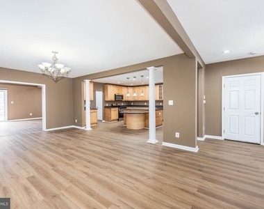 4021 Barrington Road - Photo Thumbnail 3