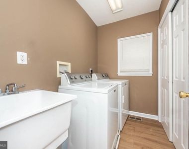 4021 Barrington Road - Photo Thumbnail 14