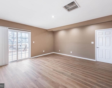 4021 Barrington Road - Photo Thumbnail 10