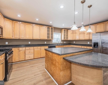 4021 Barrington Road - Photo Thumbnail 9