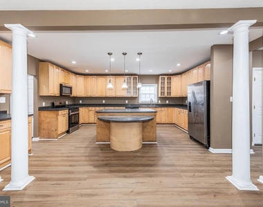 4021 Barrington Road - Photo Thumbnail 7