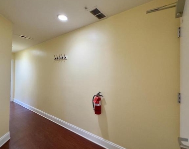 2210 N Charles Street - Photo Thumbnail 6