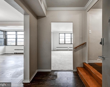 105 39th Street W - Photo Thumbnail 8