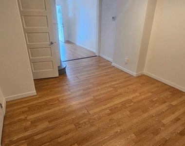 2548 Oswego Avenue - Photo Thumbnail 4