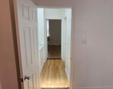 2548 Oswego Avenue - Photo Thumbnail 13