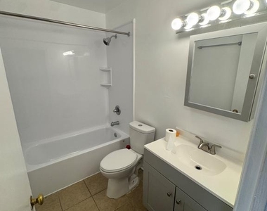 914 N Fulton Avenue - Photo Thumbnail 15