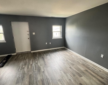 914 N Fulton Avenue - Photo Thumbnail 4