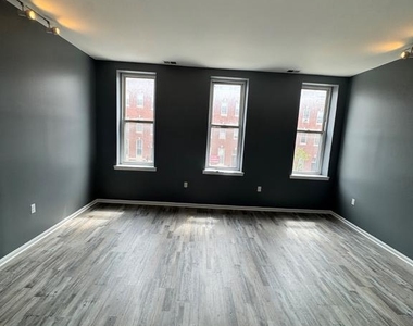 914 N Fulton Avenue - Photo Thumbnail 2