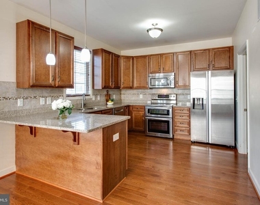 130 Pineview Avenue - Photo Thumbnail 13