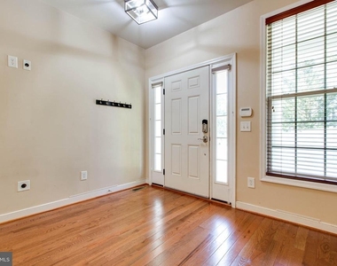 130 Pineview Avenue - Photo Thumbnail 4