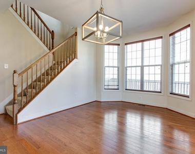 130 Pineview Avenue - Photo Thumbnail 10