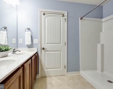130 Pineview Avenue - Photo Thumbnail 18