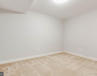 130 Pineview Avenue - Photo Thumbnail 35