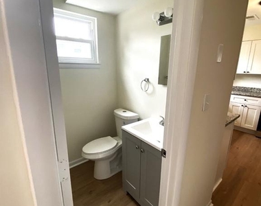 7707 Queens Road - Photo Thumbnail 7