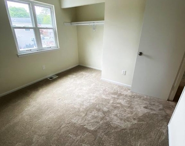 7707 Queens Road - Photo Thumbnail 15