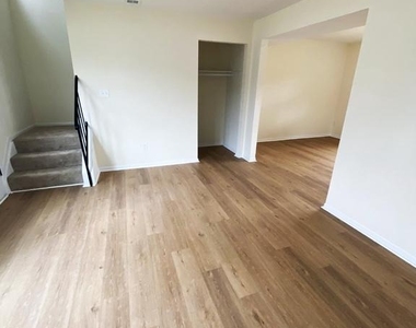 7707 Queens Road - Photo Thumbnail 14