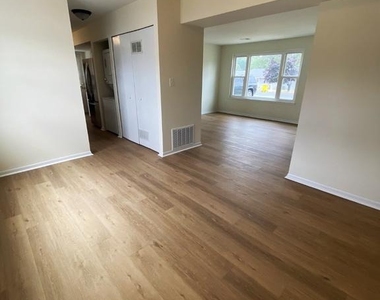 7707 Queens Road - Photo Thumbnail 6