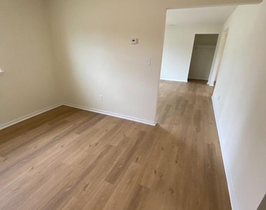 7707 Queens Road - Photo Thumbnail 12