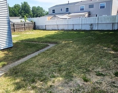 7707 Queens Road - Photo Thumbnail 2