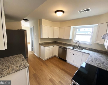 7707 Queens Road - Photo Thumbnail 9