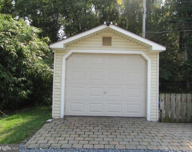 229 Maryland Avenue - Photo Thumbnail 5