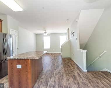6810 Warfield Street - Photo Thumbnail 8