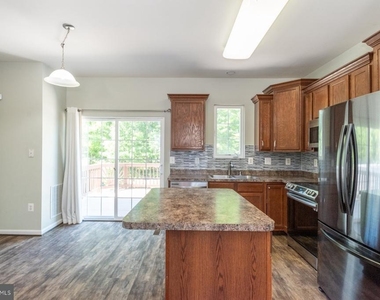 6810 Warfield Street - Photo Thumbnail 4
