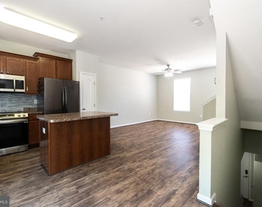 6810 Warfield Street - Photo Thumbnail 3