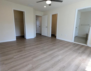 224 Jenny Drive - Photo Thumbnail 13