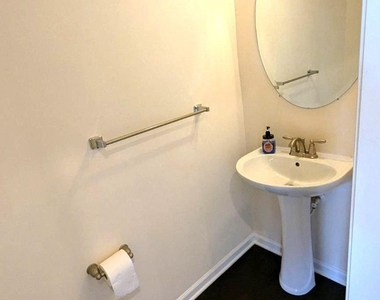 224 Jenny Drive - Photo Thumbnail 10