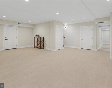 2902 Vista Street Ne - Photo Thumbnail 73