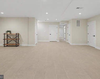 2902 Vista Street Ne - Photo Thumbnail 74