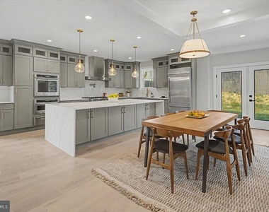 2902 Vista Street Ne - Photo Thumbnail 1