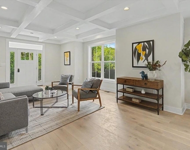 2902 Vista Street Ne - Photo Thumbnail 10
